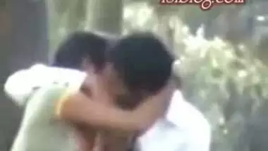 Indian Lover Outdoor fun caught by voyeur mms