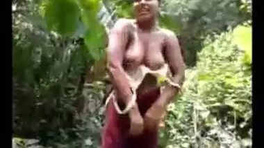 Horny desi girl hot sex in jungle with neighbor