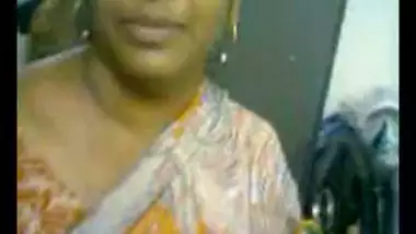 Desi aunty teases her secret lover