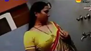 Mallu aunty seducing for romance in bathroom