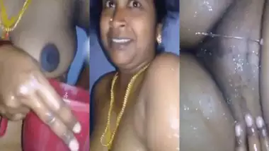 Busty aunty nude bath Tamil nude MMS video