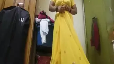 Desi wife nude selfie for her boyfriend video goes live