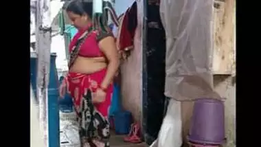 Rani aunty hot in home milky bubbly navel expose