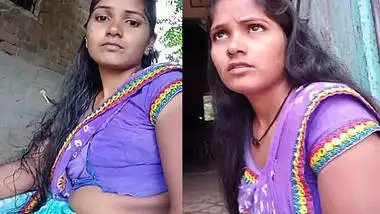 Hot village housewife bhabhi sanjana desai hot navel show.