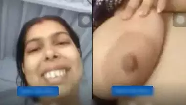 Indian Aunty ShowinG her Boobs And Pussy On video Cal