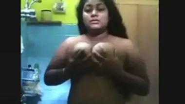Horny Desi Girl Fingering New Leaked MMS