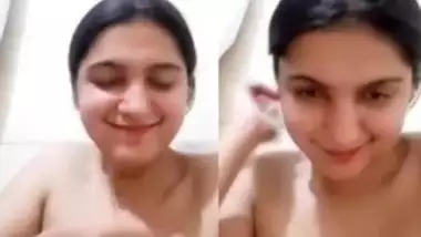 Beautiful Paki Bhabi Showing On Video Call