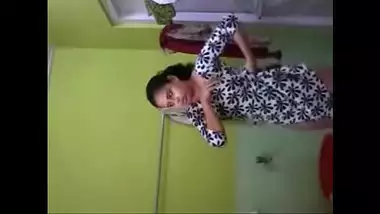 Sexy Punjabi Girl Making Her Own Bathing Video