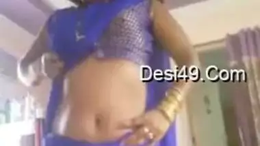 Desi mom doesn't know anything about belly dance but masturbation