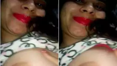 Whore rocks out and makes fans see her XXX titties made in India
