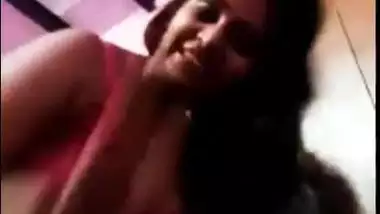 Indian XXX girl MMS striptease show where every Desi man can see boobs