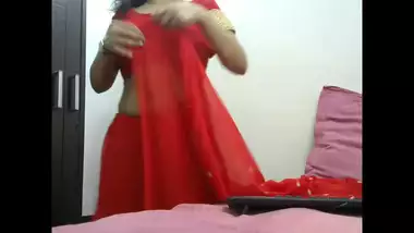 indian bhabhi kavita saina wearing sari