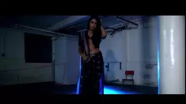 mia rai stripping indian saree