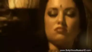 Sexy Indian Girlfriend Gets Funky