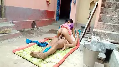 Outdoor dehati sex of lady and her husband’s big brother