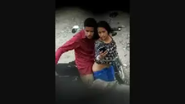 Naughty Couple Quick Outdoor Stand Fucking Secretly Recorded