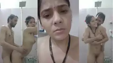 Hot desi porn of a hot Bhabhi and devar from the bathroom